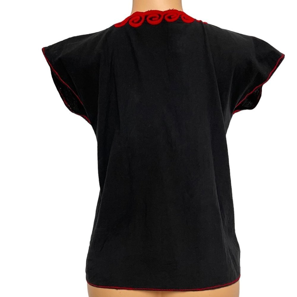 Mexican Embroidered Black Shirt Blouse Red Green Floral Pattern Artisanal Size M - Picture 4 of 7